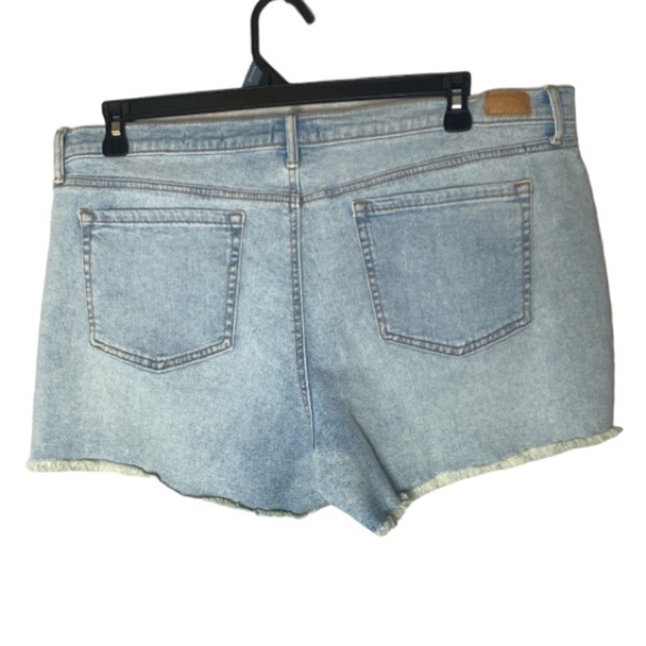 SOFIA V. medium blue denim shorts // Wms 18 - Picture 3 of 5